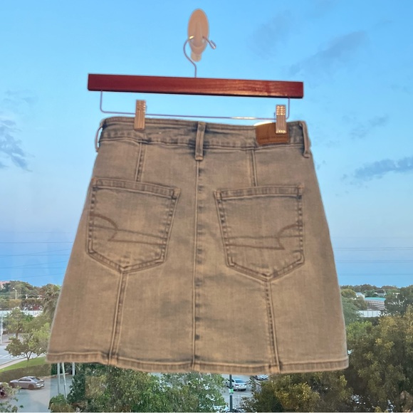 High waisted American eagle button up jean skirt! - Picture 4 of 4
